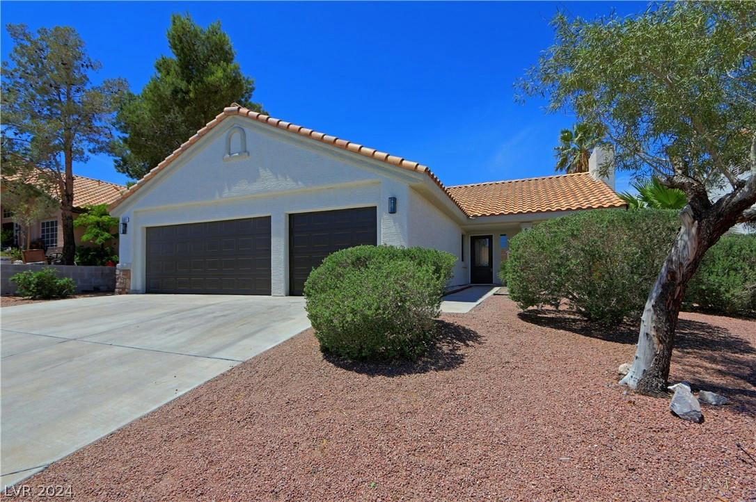 682 MINERAL HILL LN, HENDERSON, NV 89002, photo 1 of 24