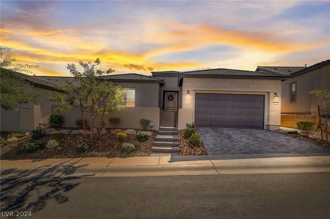 35 AUTUMN PALM AVE, HENDERSON, NV 89011, photo 1 of 85